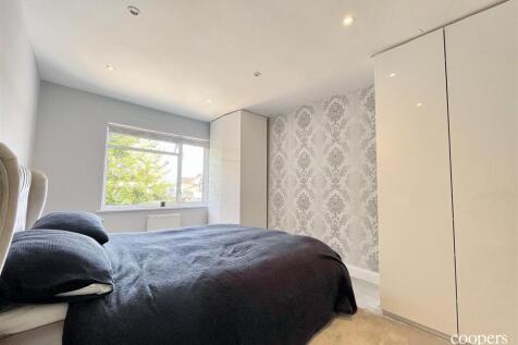 Master Bedroom (6).jpg