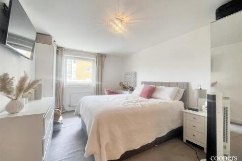 Bedroom (17).jpg