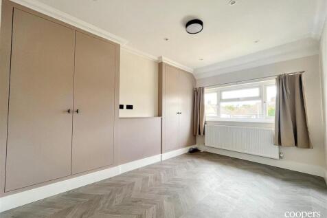 Bedroom 1.jpg