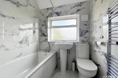 Bathroom (18).jpg