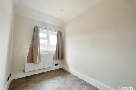 Bedroom 3 (12).jpg