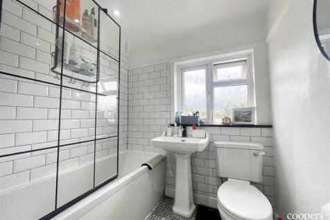 Bathroom (3).jpg