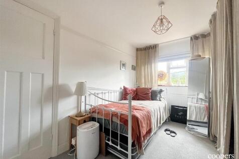 Bedroom 2 (3).jpg