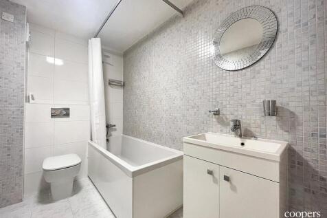 Bathroom (20).jpg