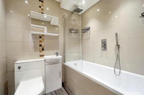 Bathroom (24).jpg