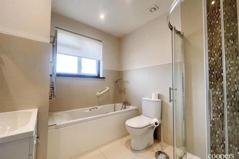 Bathroom (25).jpg