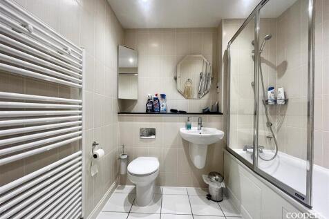 Bathroom (23).jpg