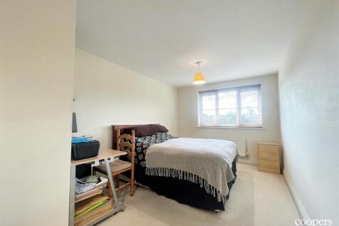 Master bedroom (8).jpg