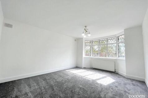 Bedroom 1 (1).jpg