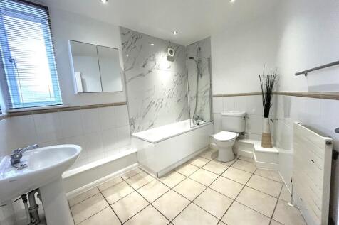 GATEHOUSE BATHROO...