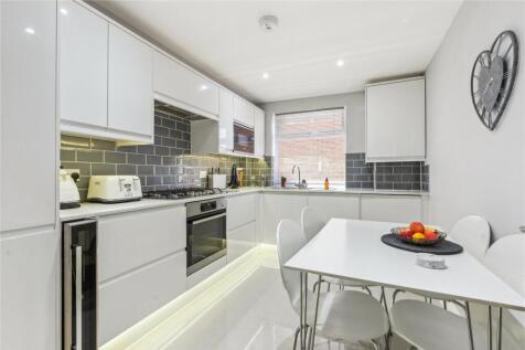 Kitchen/B&#39;fast Room