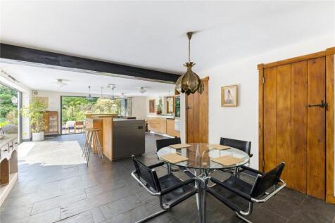 Kitchen/B&#39;fast Room