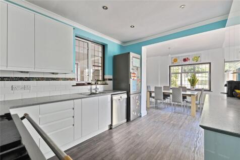 Kitchen/B&#39;fast Room
