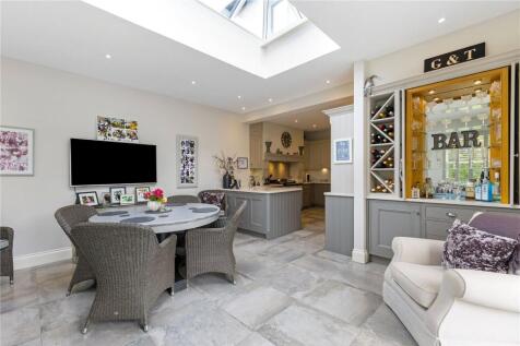 Kitchen/B&#39;fast Room