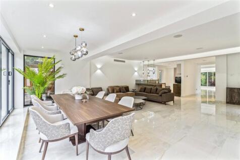 Sitting/Dining Room