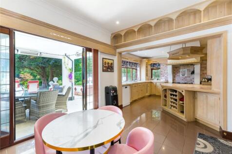 Kitchen/B&#39;fast Room