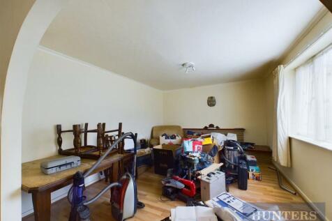 CAM03696G0-PR0165-STILL011.jpg