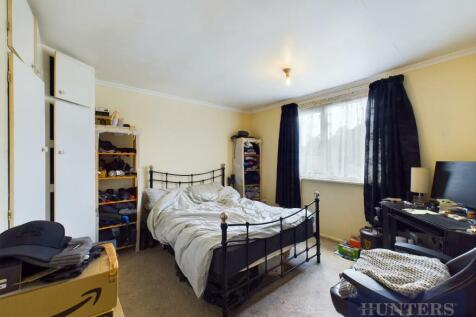 CAM03696G0-PR0165-STILL001.jpg