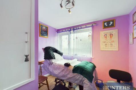 CAM03696G0-PR0276-STILL004.jpg