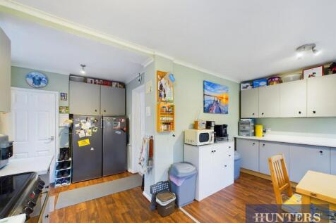 CAM03696G0-PR0380-STILL014.jpg