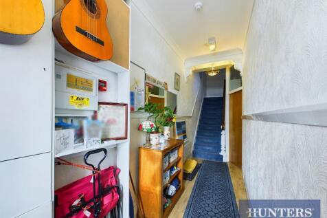 CAM03696G0-PR0320-STILL006.jpg