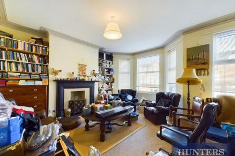 CAM03696G0-PR0385-STILL005.jpg