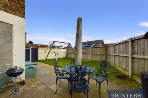 CAM03696G0-PR0406-STILL017.jpg