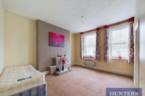 CAM03696G0-PR0390-STILL003.jpg