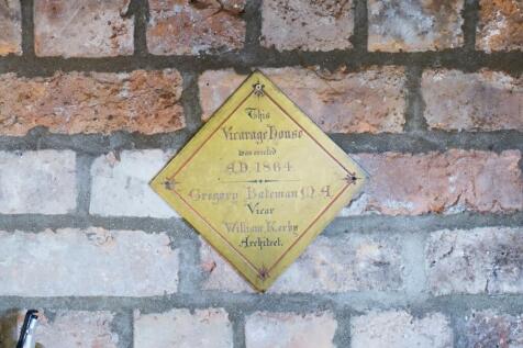 CAM01984G0-PR0384-STILL018.jpg