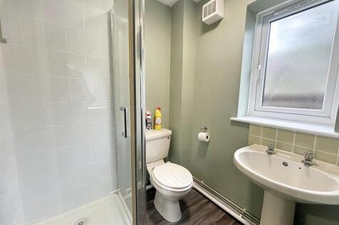 Bathroom 1.jpg