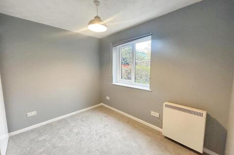 Bedroom 1.jpg
