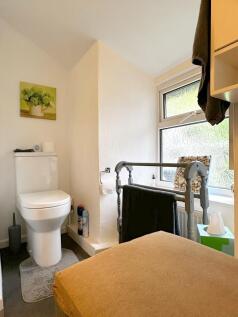 Bathroom 2.jpg