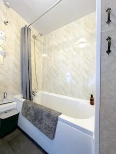 Bathroom 3.jpg