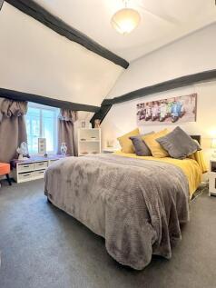 Bedroom 1_1.jpg