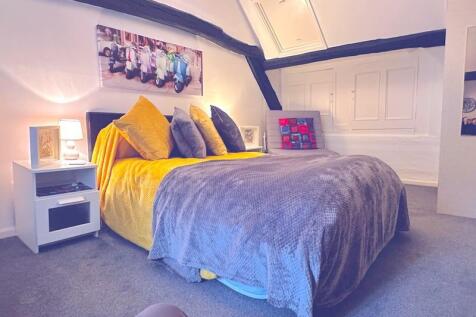 Bedroom 1_2.jpg