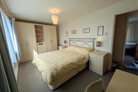 Bedroom 1 (2).jpg