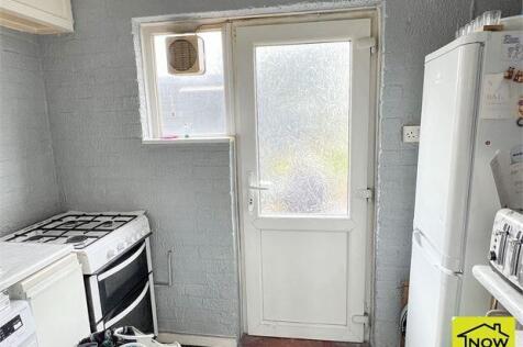 Secondary kitchen/utility