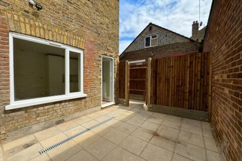 The Avenue-Patio (2).jpg