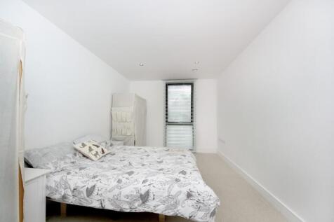 Bruce court -bedroom (4).jpg