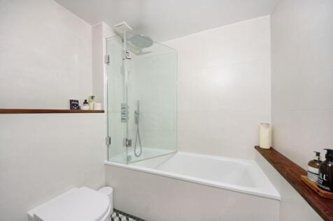 Gv-105 Issigonis House (24).jpg