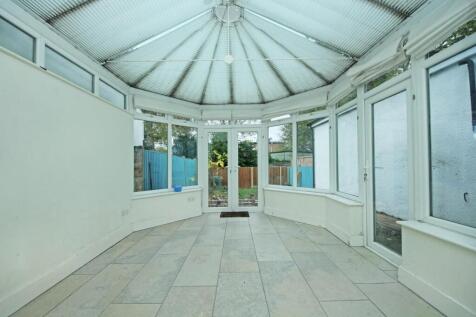 GV- F1 - 22 Twyford Cresc (6).jpg