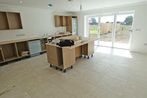 Plot1BGDiningFamilyKit2.jpg