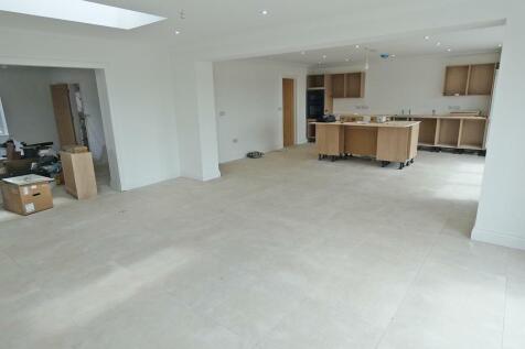 Plot1BGDiningFamilyKit3.jpg