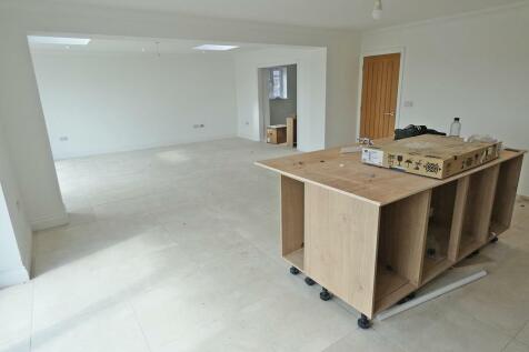 Plot1BGDiningFamilyKit5.jpg