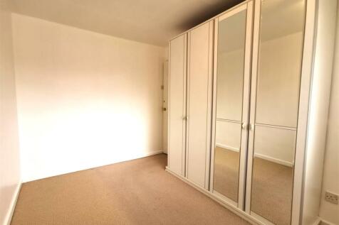 bedroom 2 2.jpg