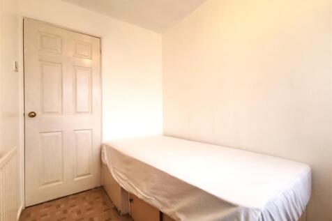 bedroom 3 2.jpg