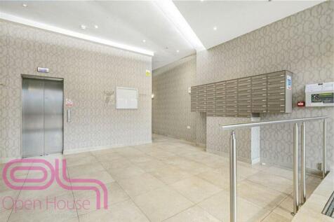 Crownage - Communal Entrance Hall.jpg