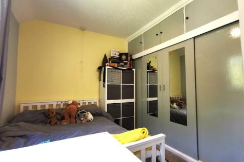 bedroom 2 3.jpg