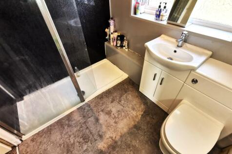 bathroom 2.jpg