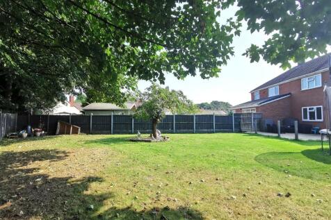 rear garden 4.jpg